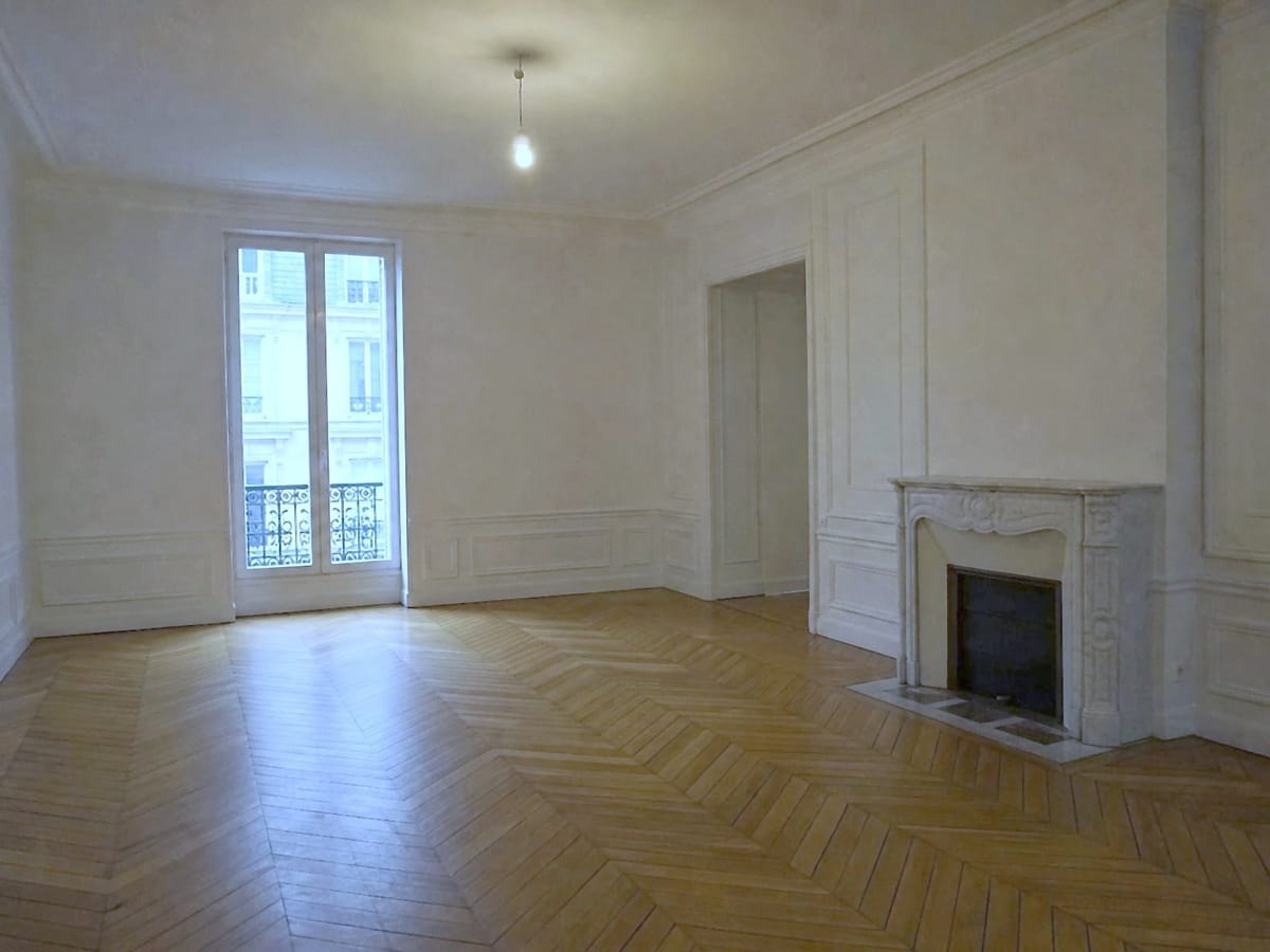 Salon vide, la photo réelle du propriétaire, développée